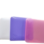 PORTA CUBREBOCA DE COLOR VARIADO DE PLASTICO 13 X 13 CMS